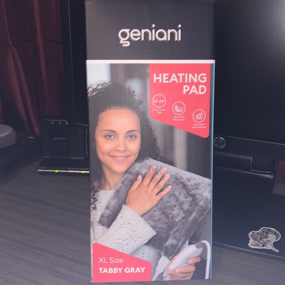 Geniani BRAND NEW XL Heating Pad